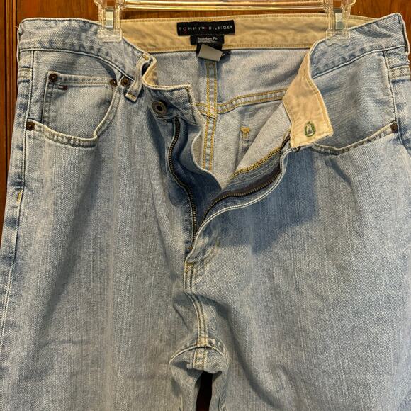 Y2K Tommy Hilfiger Jeans Freedom Fit Baggy 38x30 Light Wash 2006‎ - Picture 9 of 14
